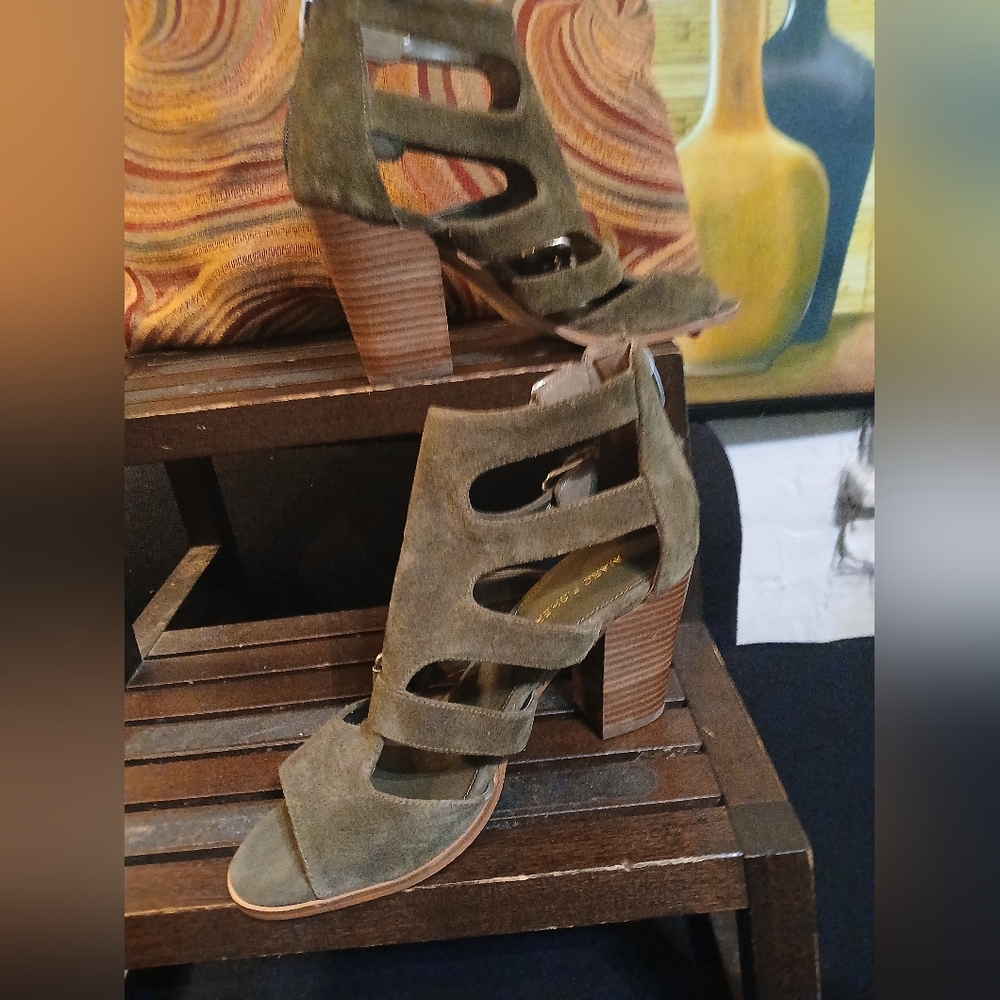 Get Ready For Fall With Open Toe Strappy Shoes - image 4